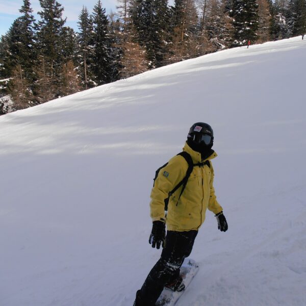 Carving the Alps: My Snowboarding Years and What I Saw in the Hotel Corridor 