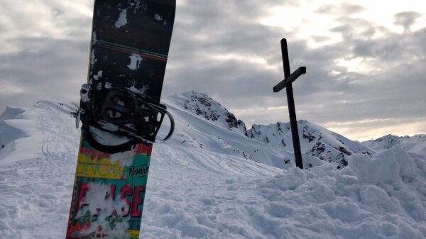 Carving the Alps: My Snowboarding Years and What I Saw in the Hotel Corridor