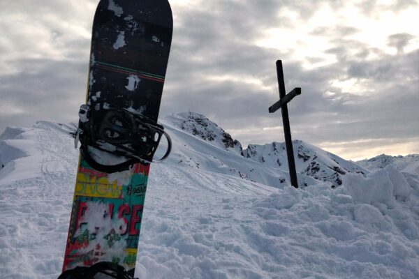 Carving the Alps: My Snowboarding Years and What I Saw in the Hotel Corridor